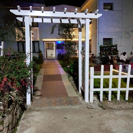 Hotel Seven Roads Kodaikanal Exteriör bild
